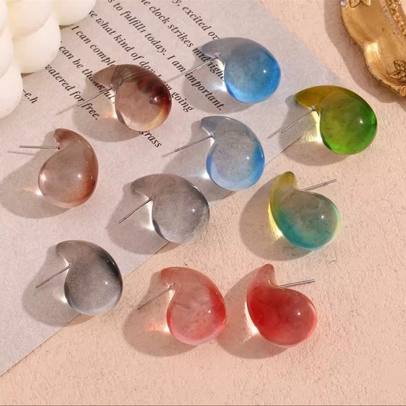 ▪️Transparent Red Resin Waterdrop Earrings - Picture 10 of 15